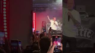 Ezhel Konserinde Minik Seyirci- Romanyada Sahne Yıkılıyooo