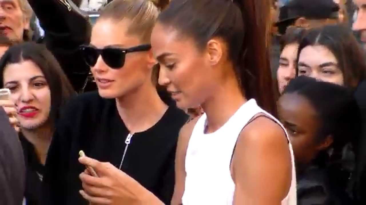 Supermodel Doutzen KROES & Joan SMALLS @ Paris Fashion Week 1 october 2015 show Balmain