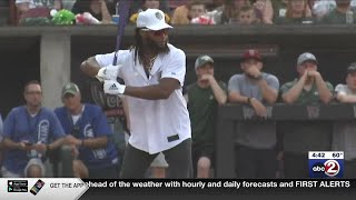 Packers score a home run with fans at charity softball game