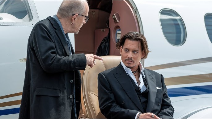 Passenger Belittles Johnny Depp on a Private Jet – What Happens Next Leaves Him Speechless! - YouTube