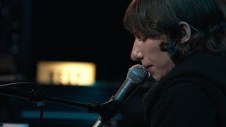 Aldous Harding - Damn (Live on KEXP)