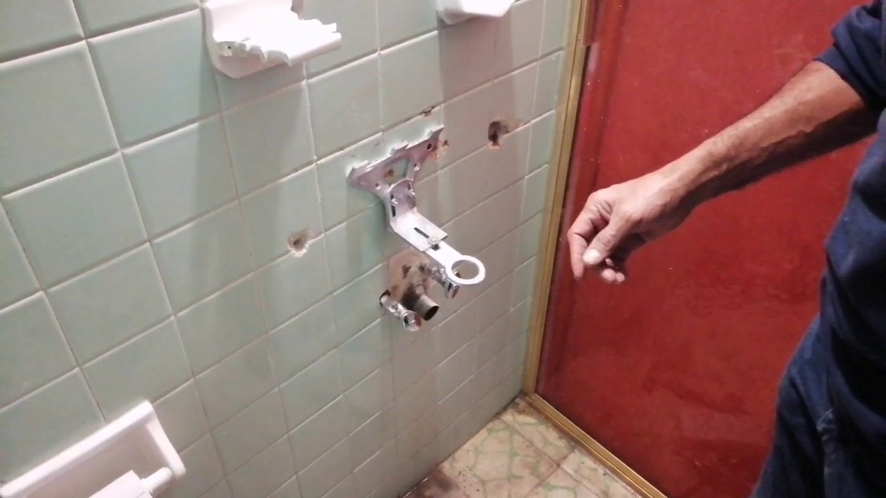 Instalación de soporte universal para lavabo. 