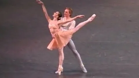 Maria Kowrowski & David Hallberg - Tchaikovsky PDD...