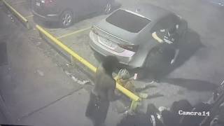 3 women injured when suspect shoots at SE Houston convenience store, HPD says
