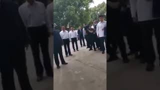 习近平主席在南阳考察时大显神通，一眼看破声称来『采风』却不带照相机，甚至还说着不带任何河南口音的标准普通话的围观群众不是本地人，而是港X台X分子！咱们习主席真的太伟大了