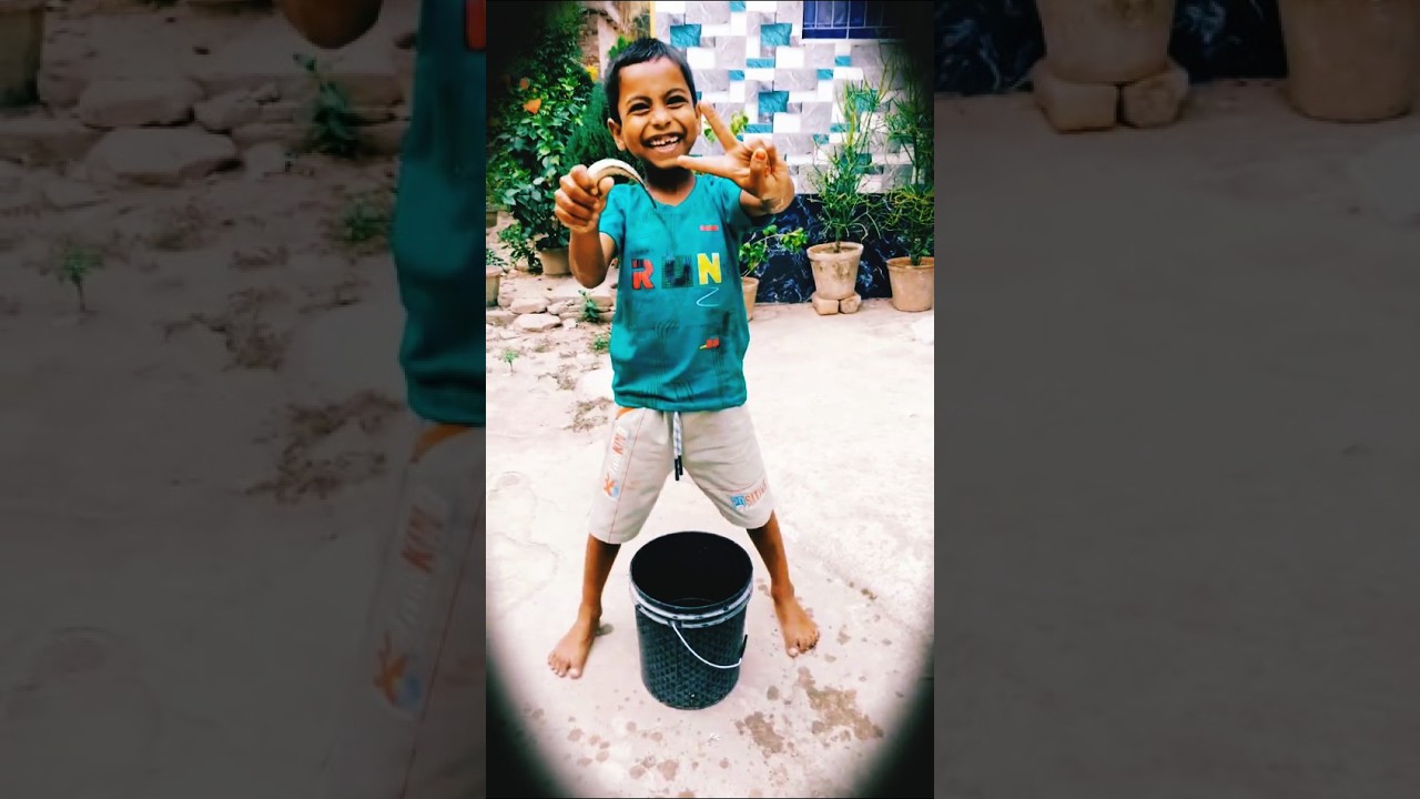 ronaldo fan catching big snake head & teaches siuu 