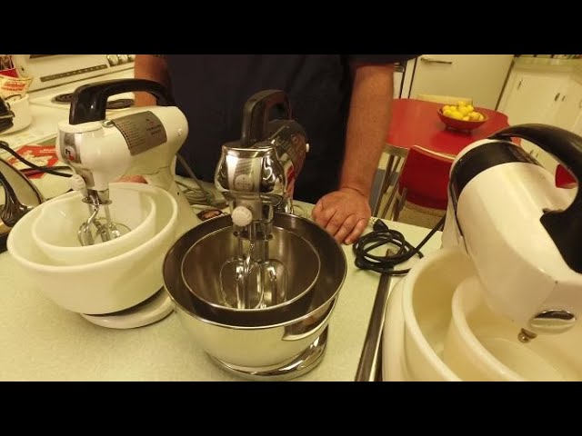 Sunbeam Mixmaster MMA with dough hooks for bread making