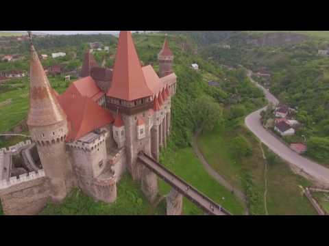 Castelul Corvinilor, văzut din dronă