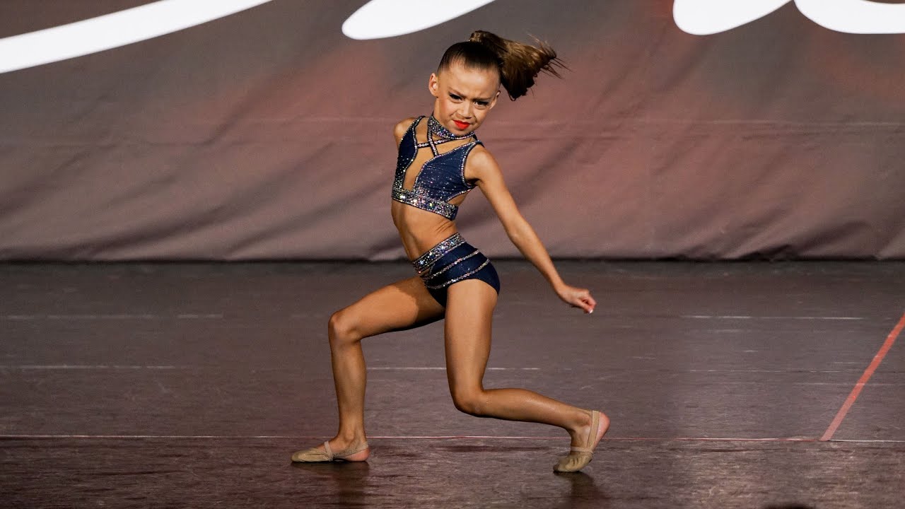 Lily DeJoya - Pedestal