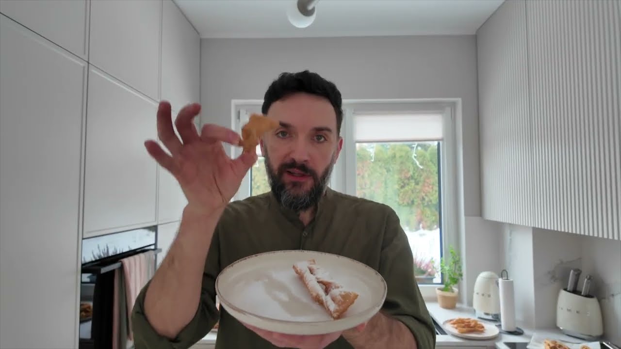 Faworki a może chrust ? @DzejKejispolka zapraszam na wspólne wysmażanie tego delikatnego rarytasu ;)