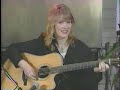 Nancy Wilson demonstrates the intro to Mistral Wind