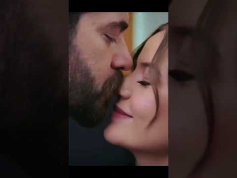قدام مرايتها عادي بوسة الانف