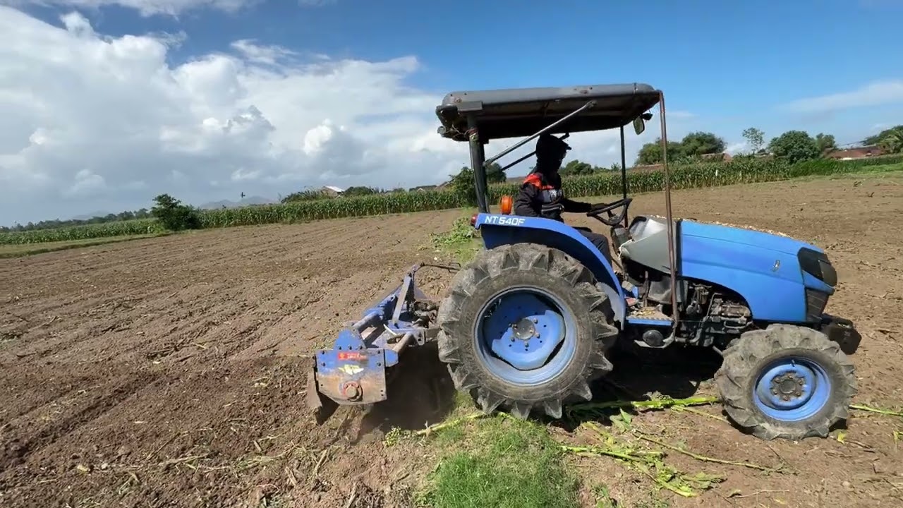 Traktor roda 4 iseki 