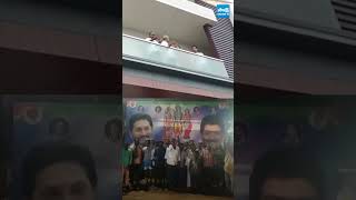 వంశీ కోసం పోటెత్తిన అభిమానం #vallabanenivamsi #sakshitvlive