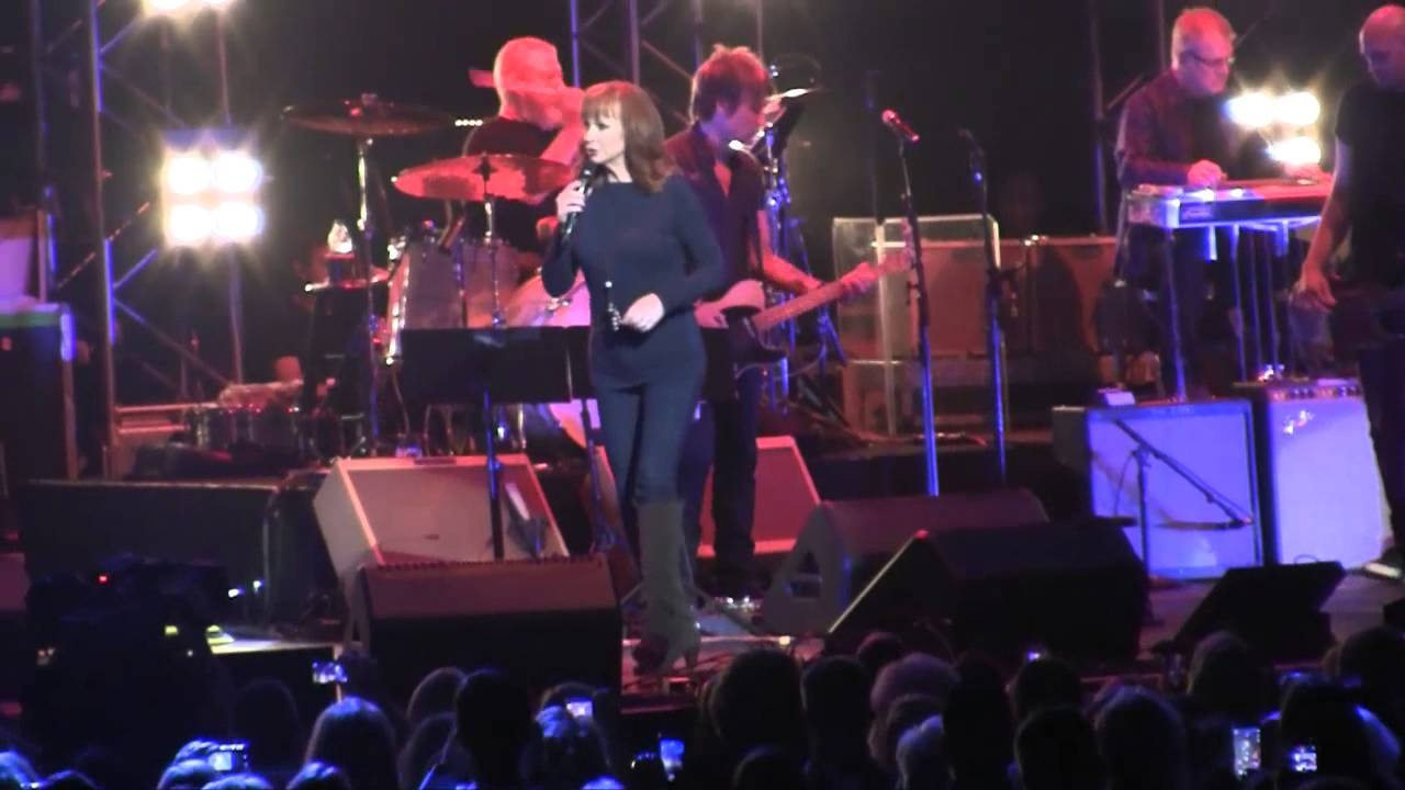 Reba McEntire 1 The Night the Lights Went Out in YouTube