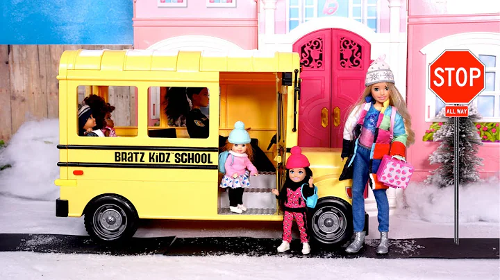 Familia Barbie y Ken Rutina de Mañana con Juguetes de Titi