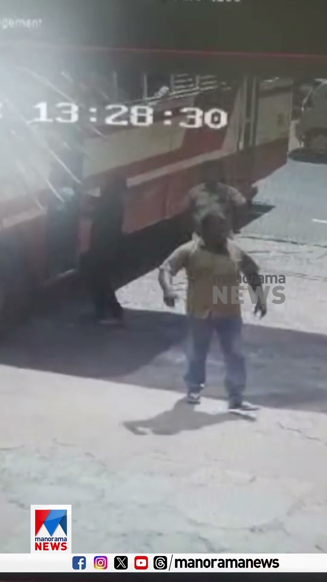 കെഎസ്ആർടിസി ബസിൽ കുഴഞ്ഞു വീണ യാത്രക്കാരിക്ക് രക്ഷകരായി ബസ്  ജീവനക്കാരും യാത്രക്കാരും.. #ksrtc