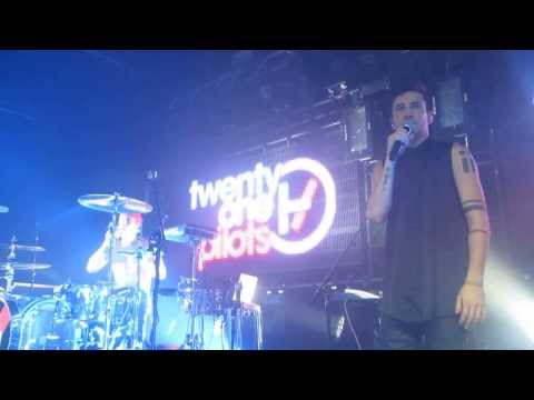 the-pantaloon---twenty-one-pilots---live-in-omaha,-ne-@-the-waiting-room-10-30-2013