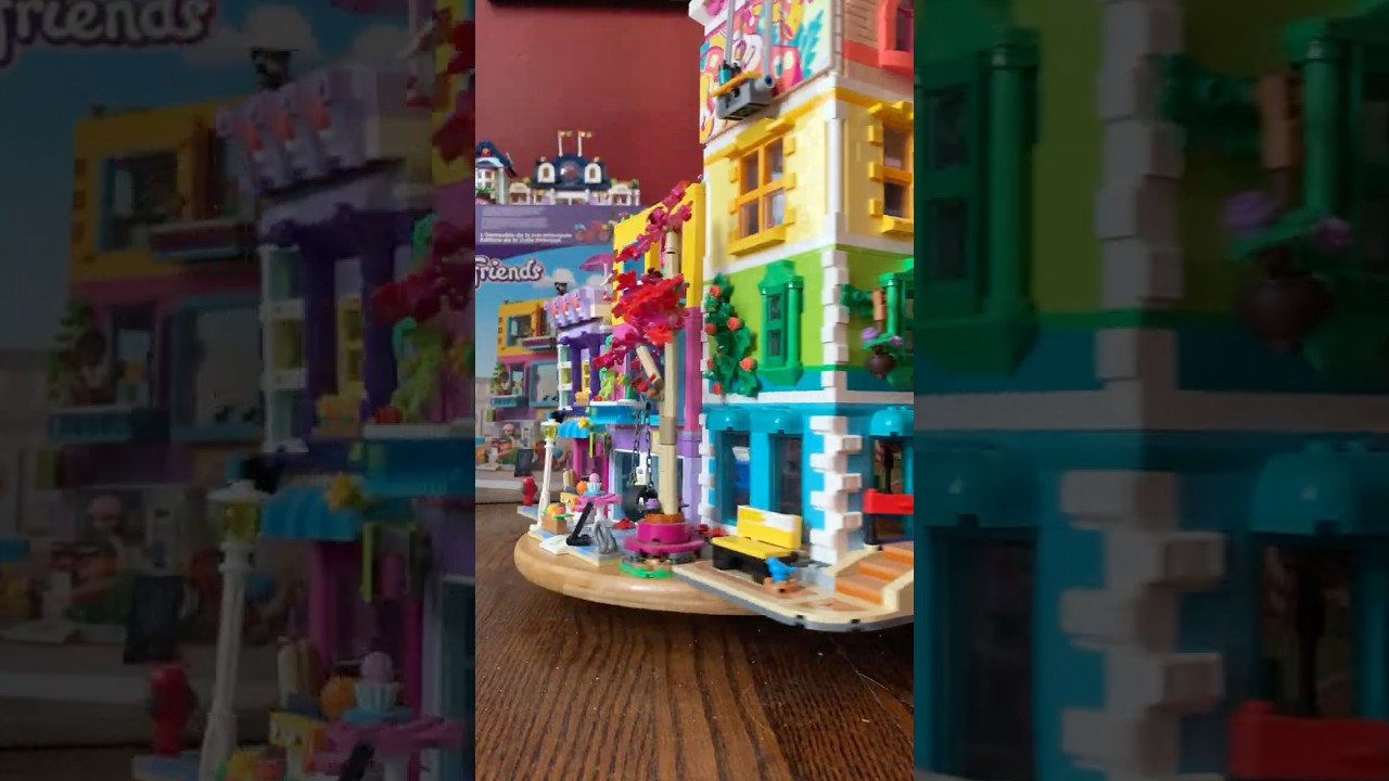 Lego Friends 41704 + 41748 Main Street and Community Center.