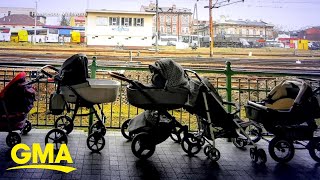 Powerful photo of strollers for Ukrainian refugees at Poland train station goes viral l GMA