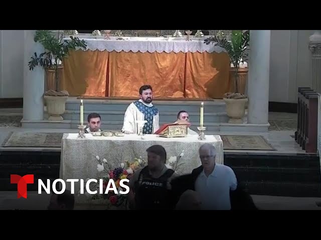 Feligreses evitan que un joven acceda con un arma a una iglesia de Louisiana | Noticias Telemundo