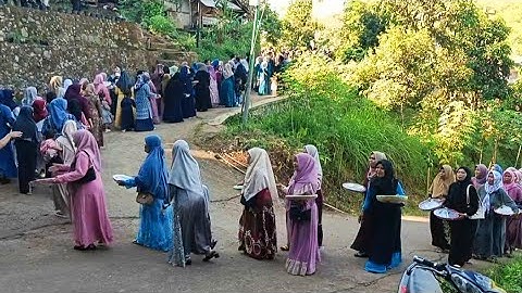 Pernikahan 1 Kampung Berjalan Kaki Di Kampung Cikuya Selaawi Garut