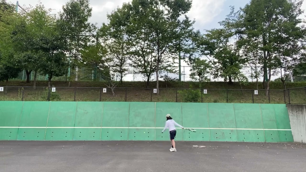 2025年8月28日 初めてバックハンドスライスしてみた。