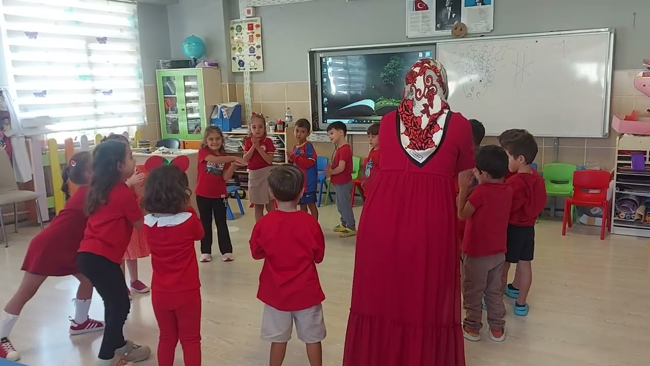 Elma Kurdu Kırmızı günümüz