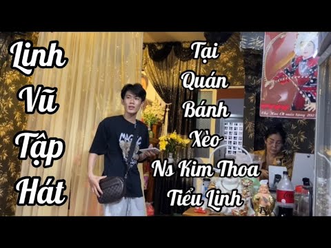 Tiểu Linh Vũ Tập Hát Tại Quán Bánh Xèo