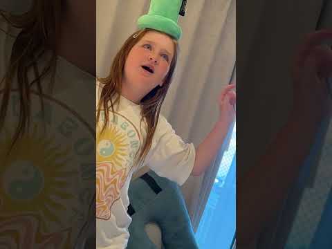 ADLEY'S NEWEST MAGiC TRiCK!! She's got a trick up her sleeve.. or hat.. in the hotel room in JAPAN 🪄
