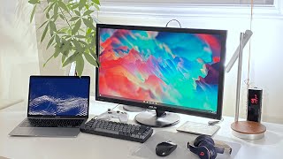 Minimal Desk Setup of Computer Science Student