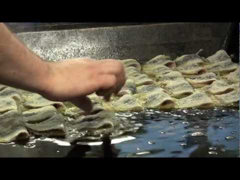 Video: Hur Man Lagar Fiskborsch Med Sill