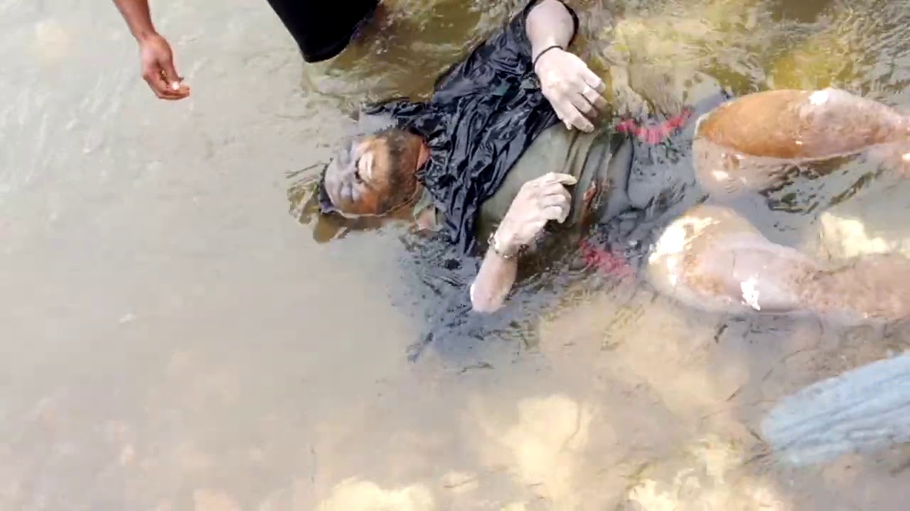 A man was found dead in the river - YouTube