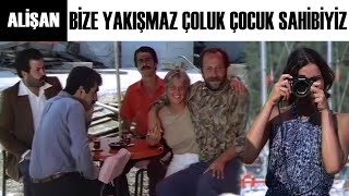 Alişan Türk Filmi Müslüm Turist Kızların İlgisini Çeker