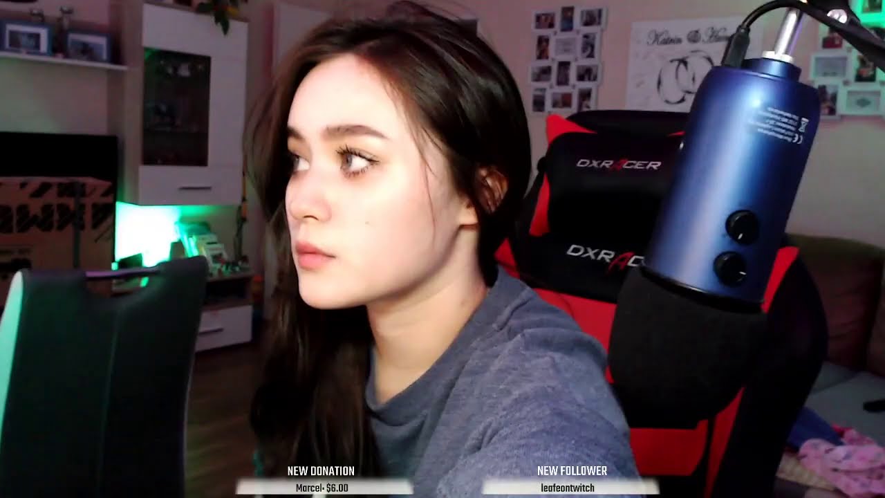 Jadeyanh freak-out with her mom enters the room.