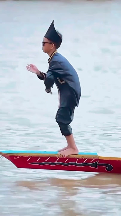 The Young Indonesian Boy who went Viral for his Charming Presence #indonesianboyboat #trending#viral