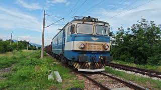 ДТВ 30622 Бургас - Пирдоп с 46013 пристига на гара Казанлък