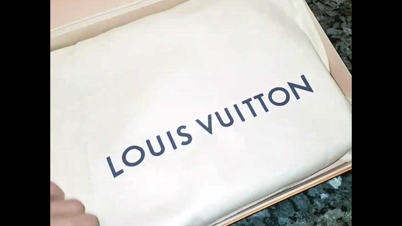 Unboxing Louis Vuitton Pochette Voyage GM Chapman Brothers Giraffe - YouTube