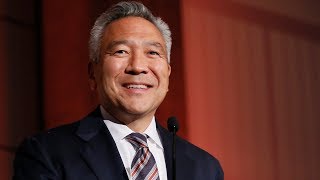 WB CEO Kevin Tsujihara Accepts the Visionary Leadership Award at the U.S.-China Entertainment Summit Wealth