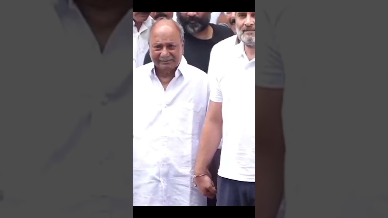 എ കെ ആന്റണിയെ അദ്ദേഹത്തിന്റെ വസതിയിൽ സന്ദർശിച്ച് 