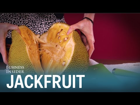  We tried jackfruit — the huge tree fruit that supposedly tastes like pulled pork