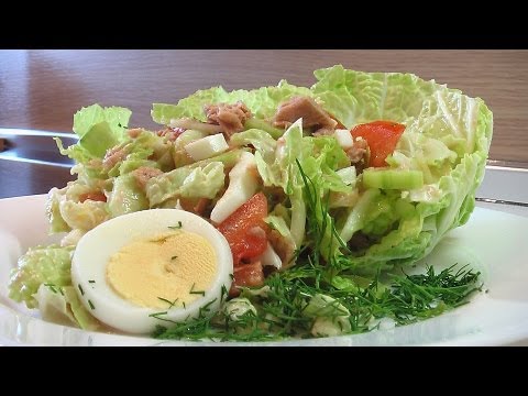 Салат с тунцом, пекинской капустой и огурцом