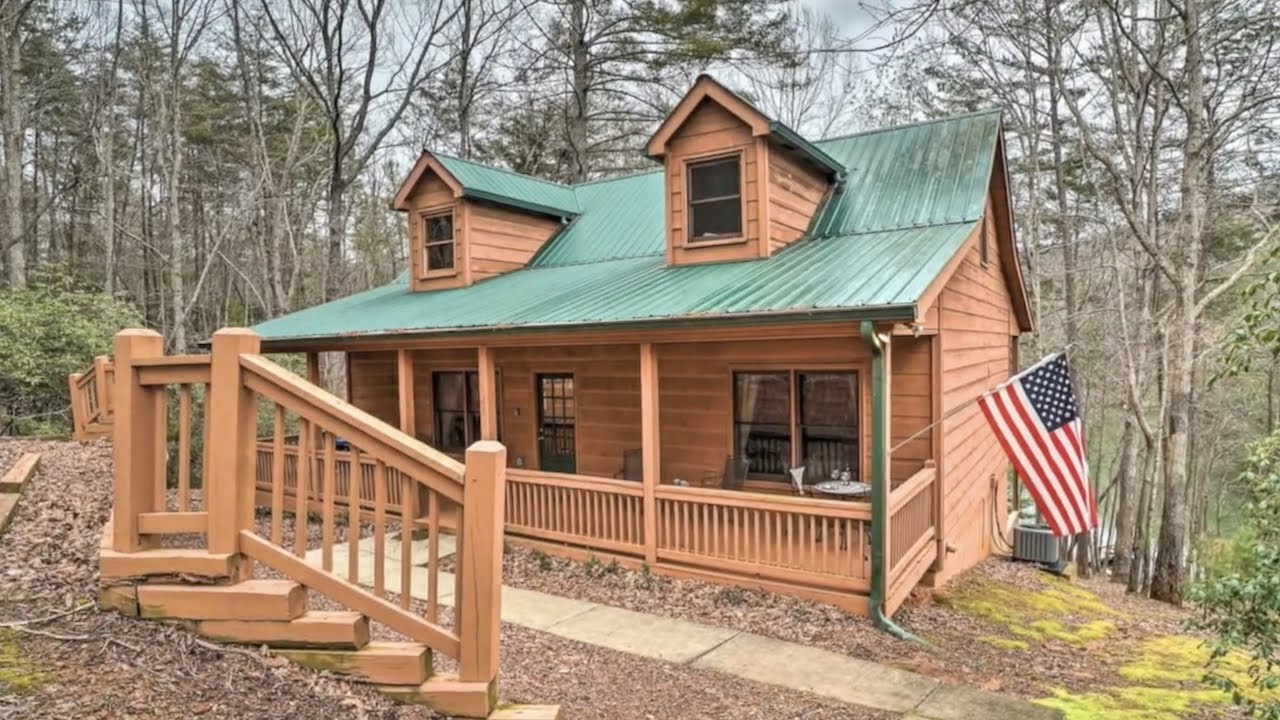 Amazing Charming Lakeside Log Cabin Vacation Rental in Walnut Mountain