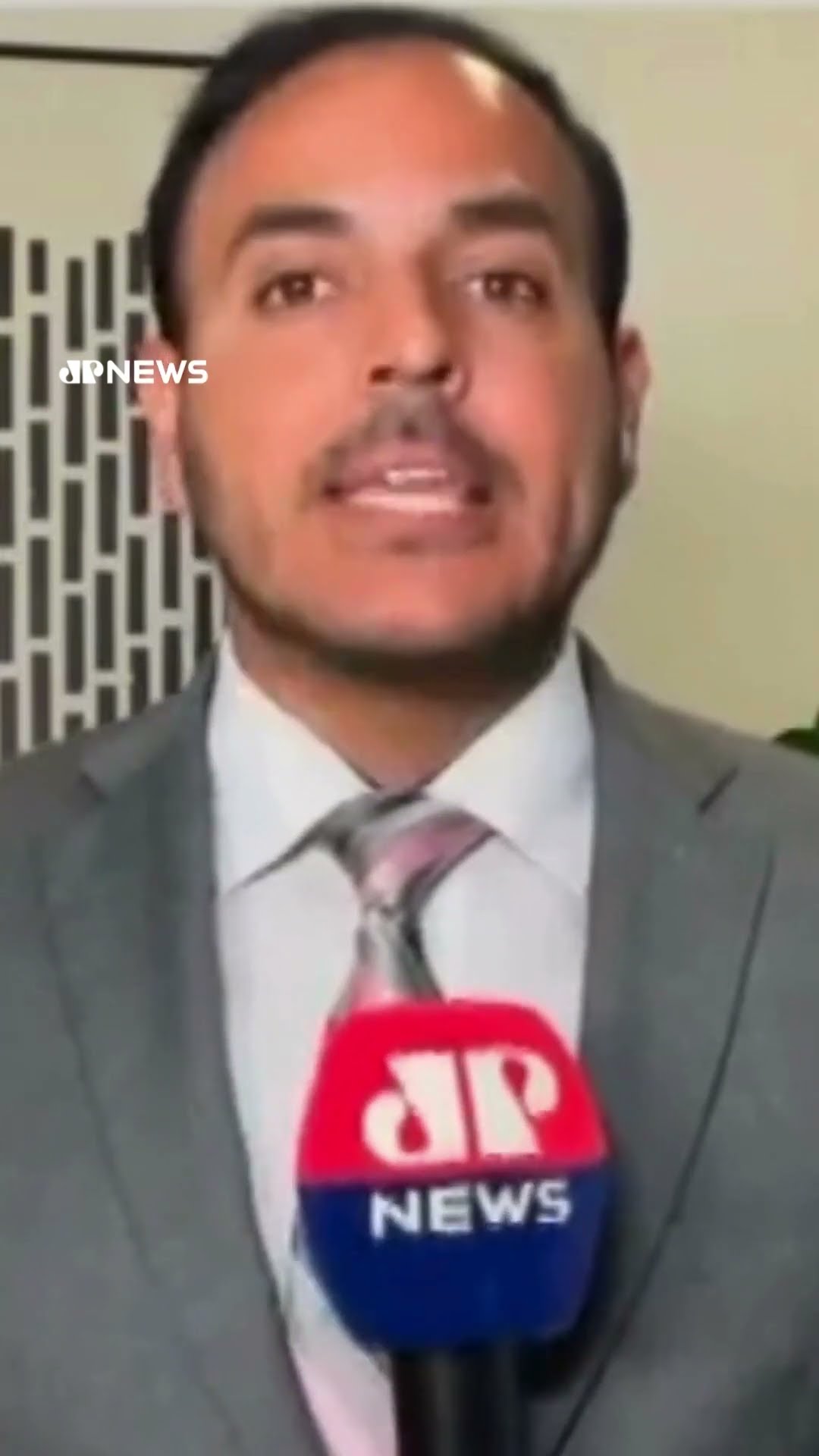 Ex-líderes denunciam e condenam invasão da embaixada argentina na Venezuela #Shorts