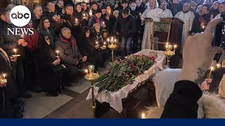 Alexei Navalny mourned by thousands at funeral