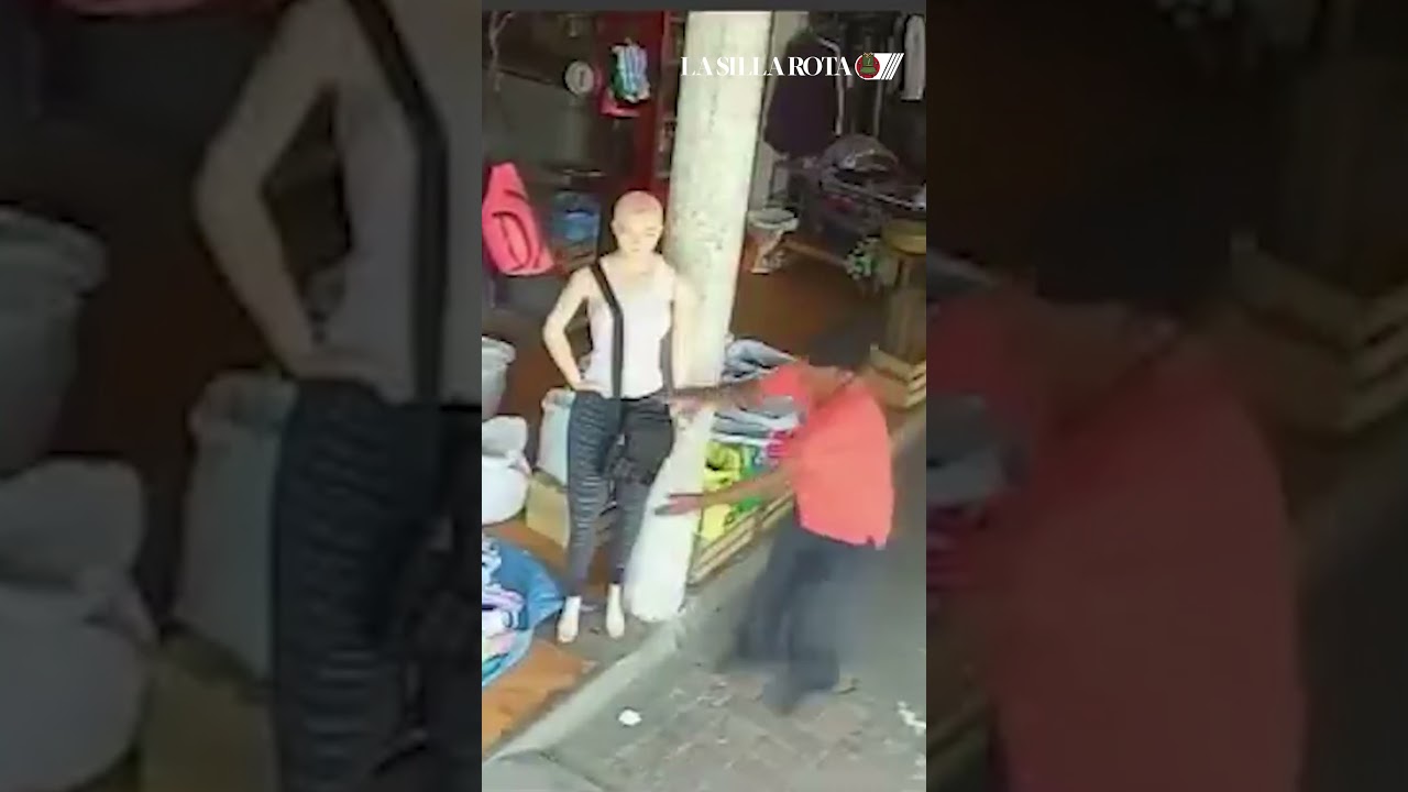 Ladrón confunde a un maniquí con una persona y trata de robarle el bolso