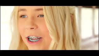 Download lagu When You Walk Into The Room