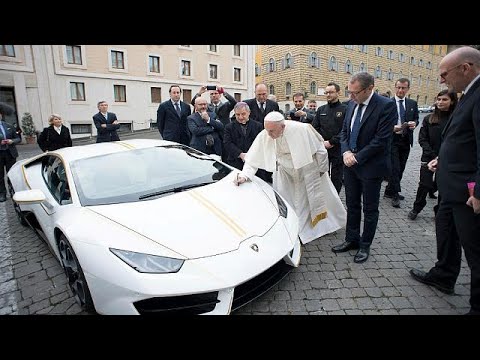 Papa Francis'e Lamborghini hediye edildi