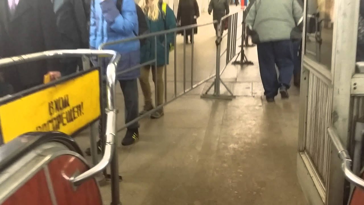 Спуск в метро - YouTube