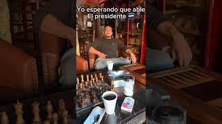Esperando que able el presidente.